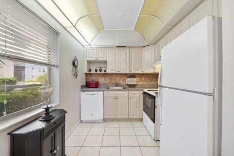 157 Flanders D, Delray Beach FL - photo 13 of 45
