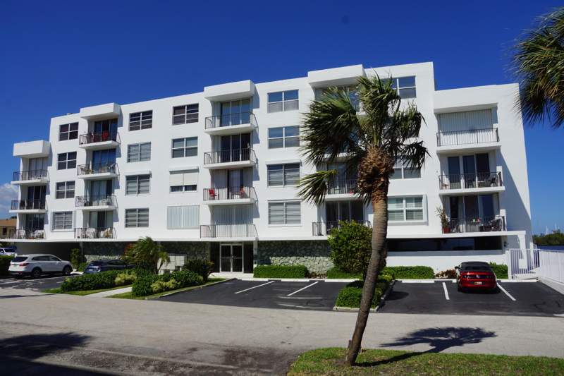 1 bedroom Condominium at 301 Croton Avenue #406, Croton Harbor, Lantana — photo 3