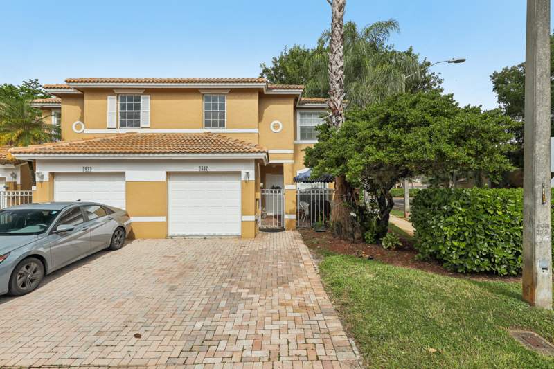 3 bedroom Townhouse at 2837 NW 99th Terrace, Waterford Crossings, Sunrise — photo 2