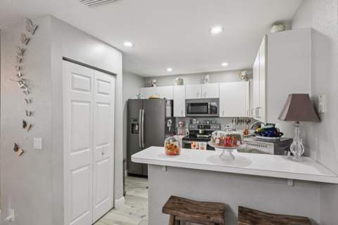 2837 NW 99th Terrace, Sunrise FL - photo 10 of 39