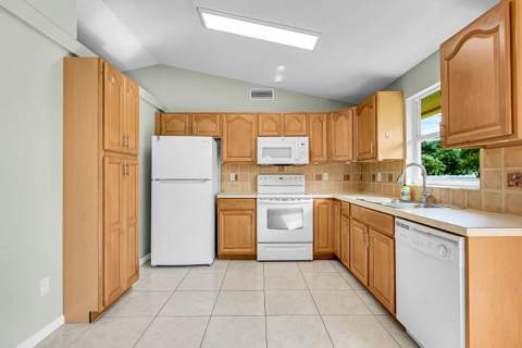 1652 SW Crawford Avenue, Port St. Lucie FL - photo 11 of 42