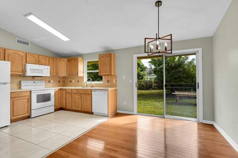 1652 SW Crawford Avenue, Port St. Lucie FL - photo 12 of 42