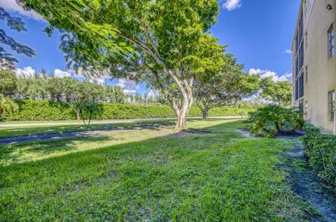 6865 Huntington Lane #105, Delray Beach FL - photo 18 of 39