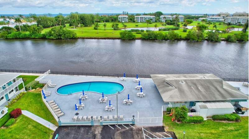1 bedroom Stock Cooperative at 2430 S Federal Highway #0150, Twenty Four Thirty Corp Of Hampshire Gard, Boynton Beach — photo 2