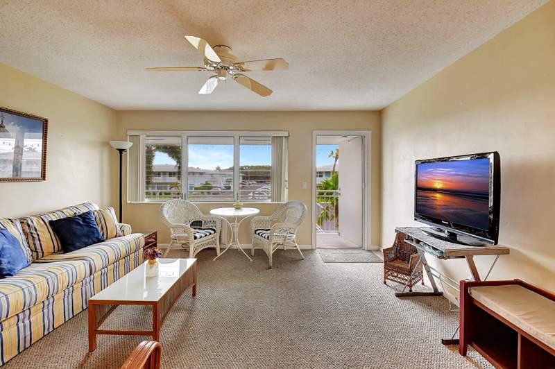1 bedroom Stock Cooperative at 2430 S Federal Highway #0150, Twenty Four Thirty Corp Of Hampshire Gard, Boynton Beach — photo 3