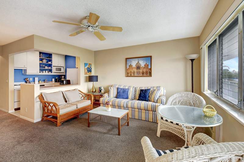 1 bedroom Stock Cooperative at 2430 S Federal Highway #0150, Twenty Four Thirty Corp Of Hampshire Gard, Boynton Beach — photo 4