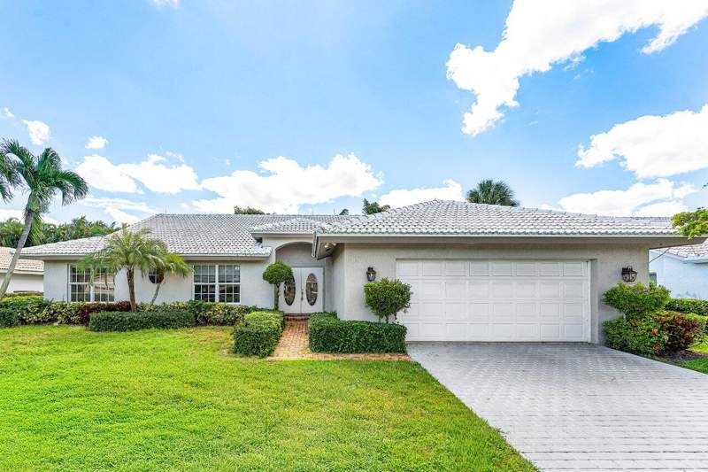 3 bedroom Single Family Residence at 4572 White Cedar Lane, Delaire Country Club, Delray Beach — photo 2