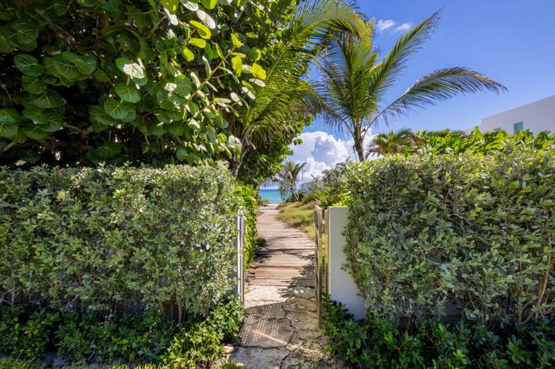 5 bedroom Single Family Residence at 1048 S Ocean Boulevard, Palm Beach, Palm Beach — photo 2