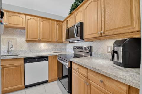 1141 Violet Terrace #202, Delray Beach FL - photo 11 of 46