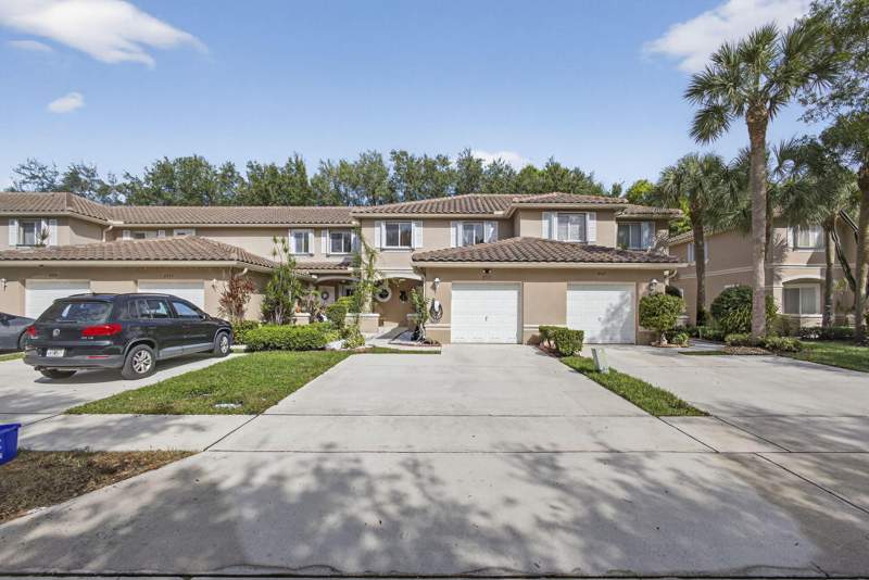 3 bedroom Townhouse at 4771 Pinemore Lane, Willoughby Farms, Lake Worth — photo 2