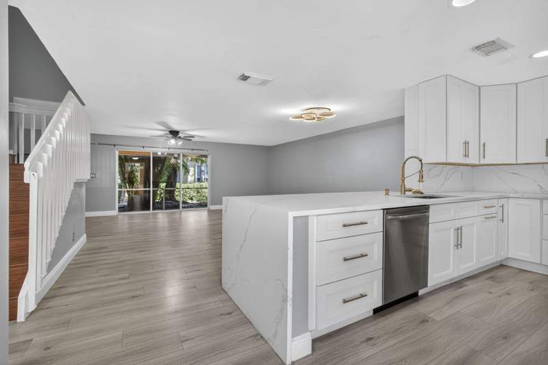 3 bedroom Townhouse at 4771 Pinemore Lane, Willoughby Farms, Lake Worth — photo 4