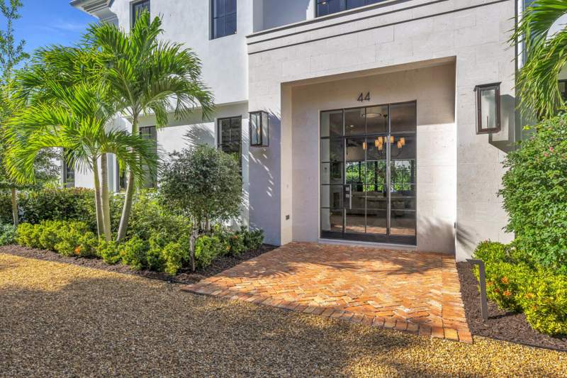 4 bedroom Single Family Residence at 44 S Beach Road, Palm Trail Subdivision, Jupiter Island — photo 4