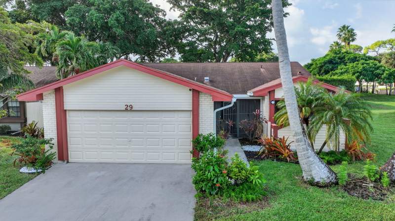 4 bedroom Single Family Residence at 29 Fawlkland Circle, Boynton Lakes 3-A, Boynton Beach — photo 4