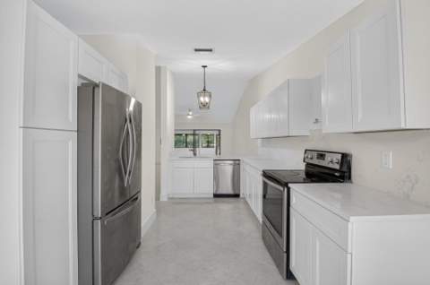 29 Fawlkland Circle, Boynton Beach FL - photo 10 of 25