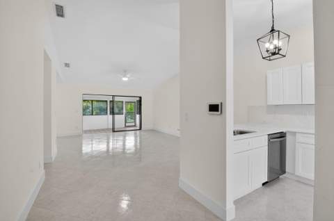 29 Fawlkland Circle, Boynton Beach FL - photo 8 of 25