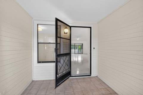 29 Fawlkland Circle, Boynton Beach FL - photo 7 of 25