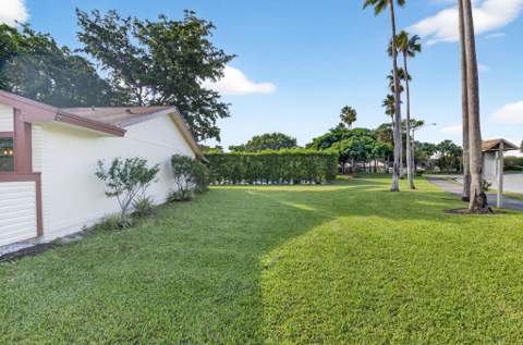 29 Fawlkland Circle, Boynton Beach FL - photo 23 of 25