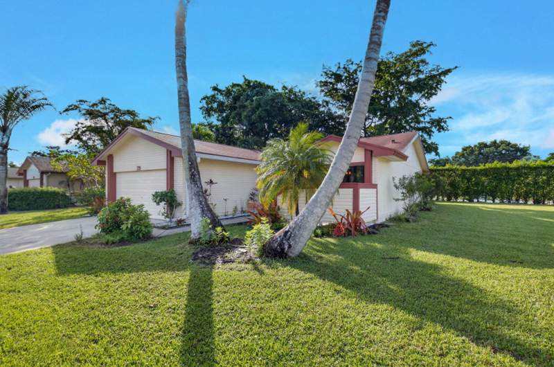 4 bedroom Single Family Residence at 29 Fawlkland Circle, Boynton Lakes 3-A, Boynton Beach — photo 3