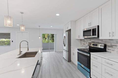 5036 Alfred Drive, West Palm Beach FL - photo 8 of 20