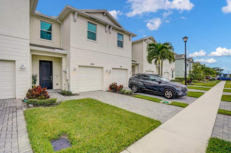 3 bedroom Townhouse at 226 SE Woodbark Street, Veranda Plat No. 9, Port St. Lucie — photo 5