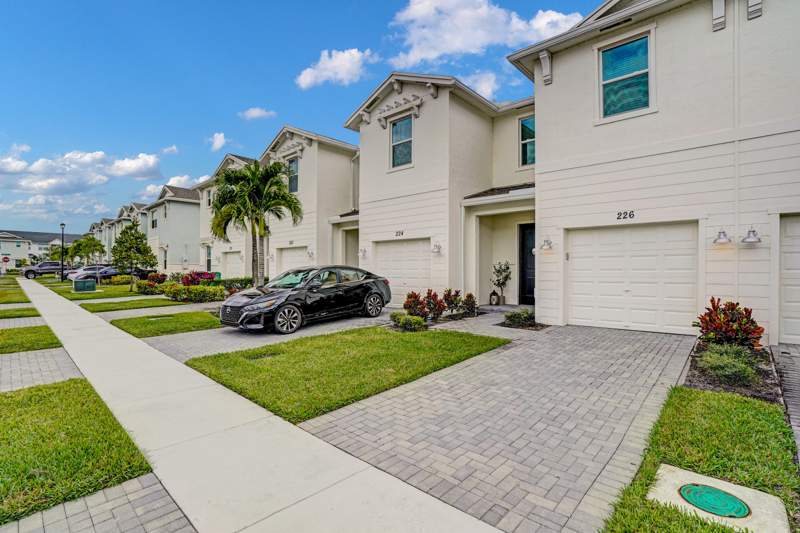 3 bedroom Townhouse at 226 SE Woodbark Street, Veranda Plat No. 9, Port St. Lucie — photo 4
