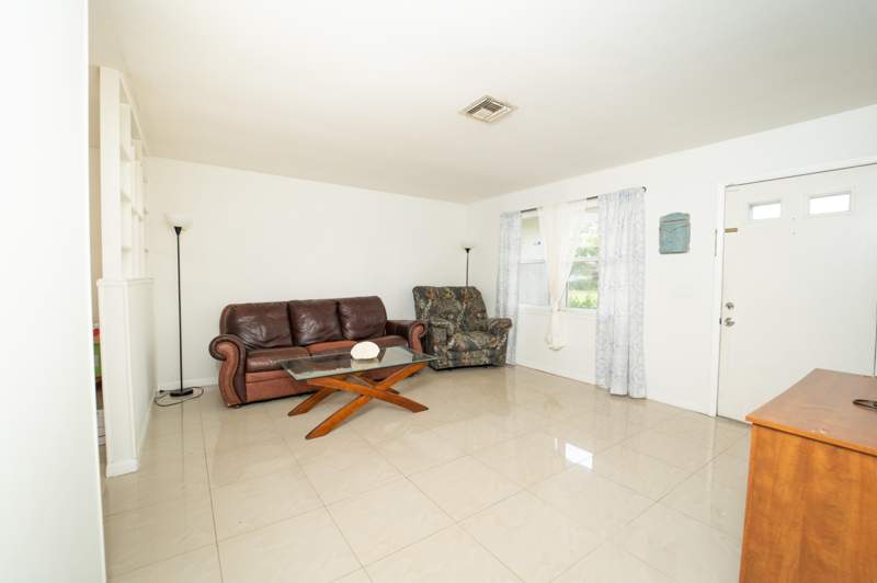 3 bedroom Single Family Residence at 382 SE Evans Avenue, Port St Lucie Sec 18, Port St. Lucie — photo 2