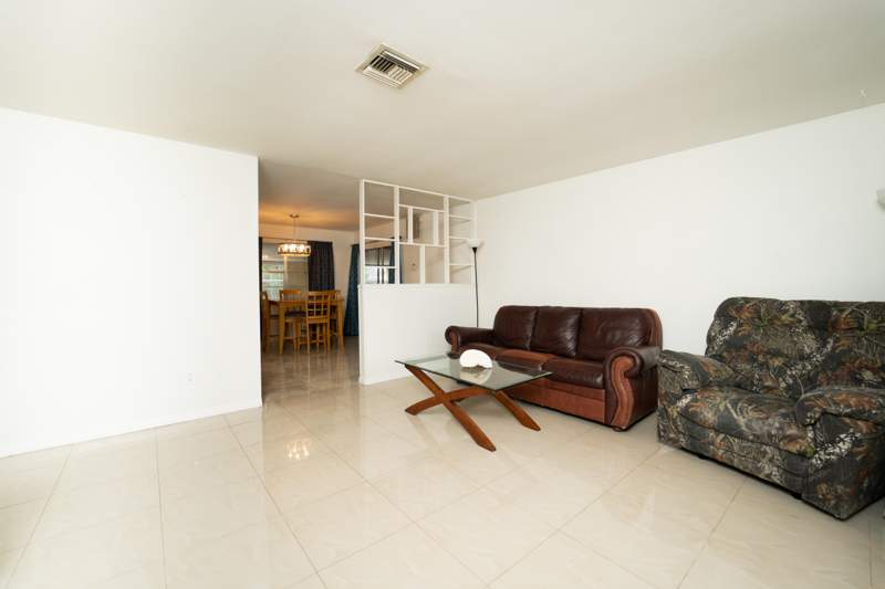 3 bedroom Single Family Residence at 382 SE Evans Avenue, Port St Lucie Sec 18, Port St. Lucie — photo 3