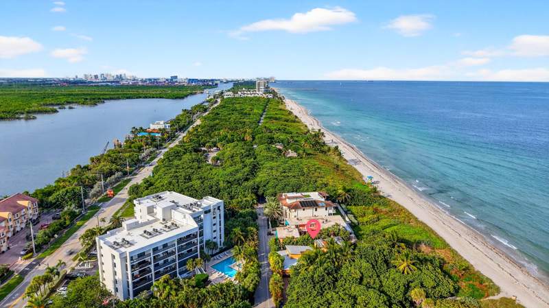 4 bedroom Single Family Residence at 4200 N Surf Road, HOLLYWOOD CENTRAL BEACH, Hollywood — photo 2