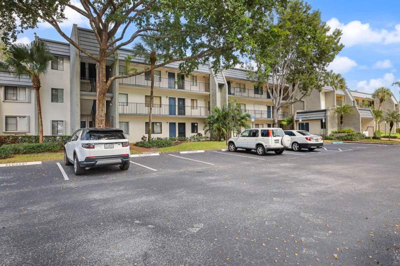 2 bedroom Condominium at 4822 Esedra Court #303, Fountains Of Palm Beach Condo 4, Lake Worth — photo 2