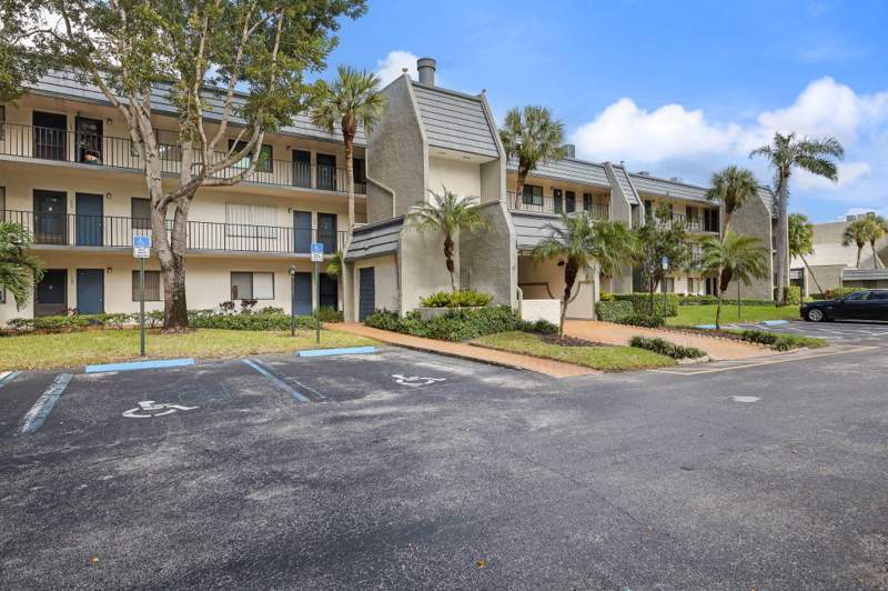 2 bedroom Condominium at 4822 Esedra Court #303, Fountains Of Palm Beach Condo 4, Lake Worth — photo 3