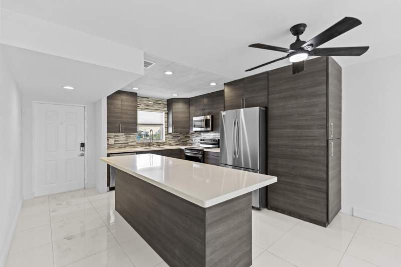2 bedroom Condominium at 809 W Oakland Park Boulevard #K12, Racquet Club, Oakland Park — photo 4