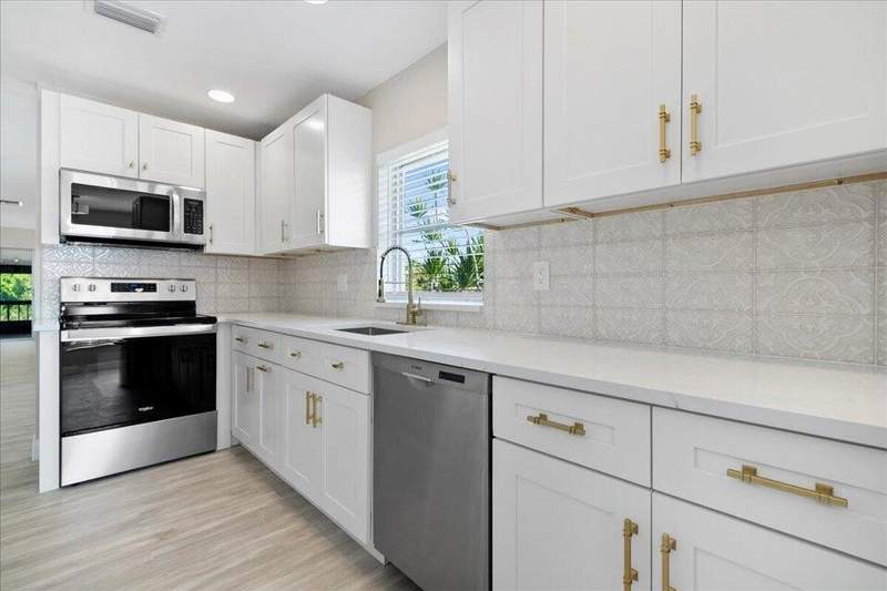 2 bedroom Condominium at 13921 Royal Palm Court #D, Palm Greens At Villa Del Ray Condo II, Delray Beach — photo 4