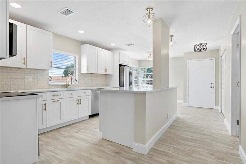 2 bedroom Condominium at 13921 Royal Palm Court #D, Palm Greens At Villa Del Ray Condo II, Delray Beach — photo 5