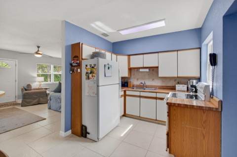 254 NE 22nd Street, Delray Beach FL - photo 11 of 41
