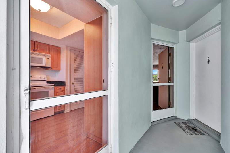 2 bedroom Condominium at 121 Wettaw Lane #211, Windsor Park North Condominiums, North Palm Beach — photo 4