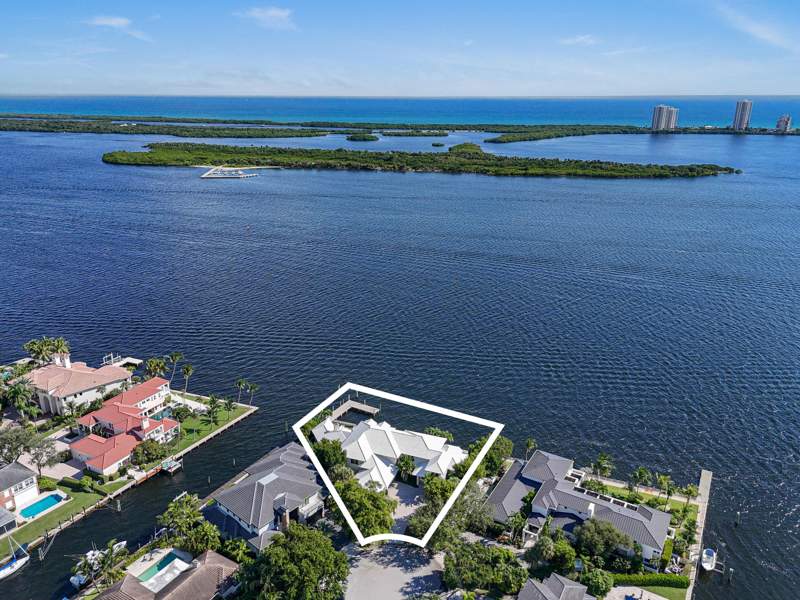 5 bedroom Single Family Residence at 101 Bowsprit Drive, PALM BEACH LAKE WORTH ESTATES 2, North Palm Beach — photo 2