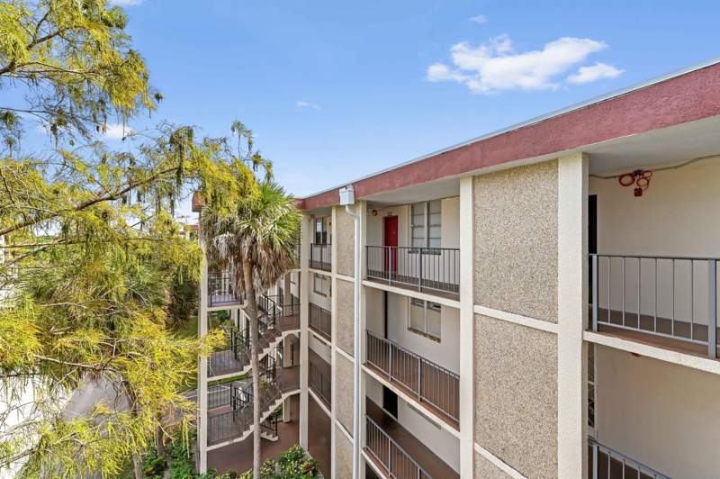 1 bedroom Condominium at 2650 NW 49th Avenue #422, Cypress Chase, Lauderdale Lakes — photo 3