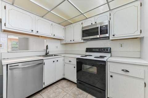 2650 NW 49th Avenue #422, Lauderdale Lakes FL - photo 8 of 24