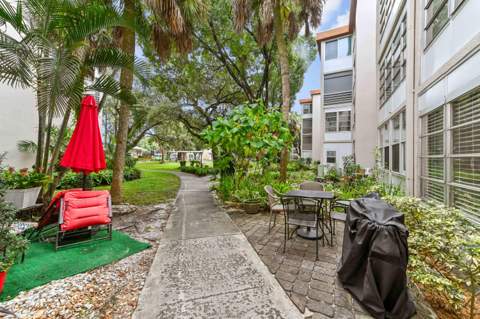 2650 NW 49th Avenue #422, Lauderdale Lakes FL - photo 20 of 24