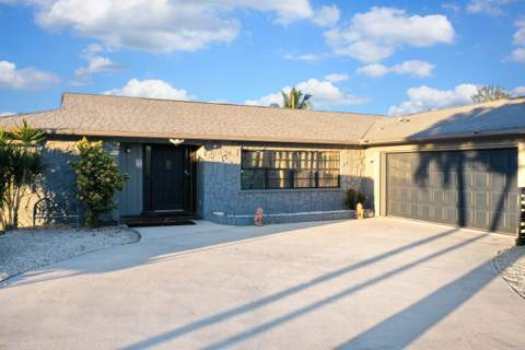 1149 SE Menores Avenue, Port St. Lucie FL - photo 12 of 35