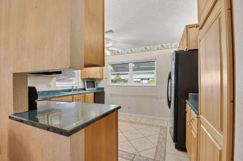 634 Hummingbird Lane, Delray Beach FL - photo 13 of 37