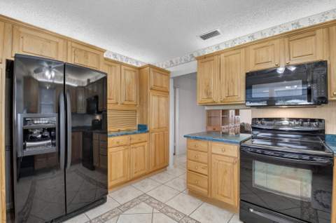 634 Hummingbird Lane, Delray Beach FL - photo 16 of 37