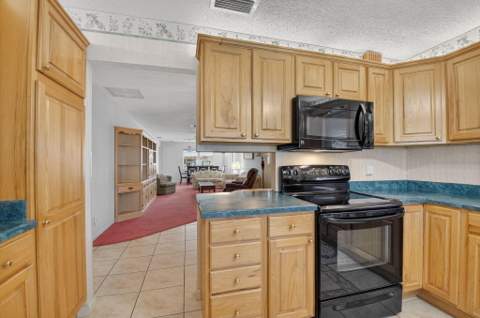 634 Hummingbird Lane, Delray Beach FL - photo 18 of 37