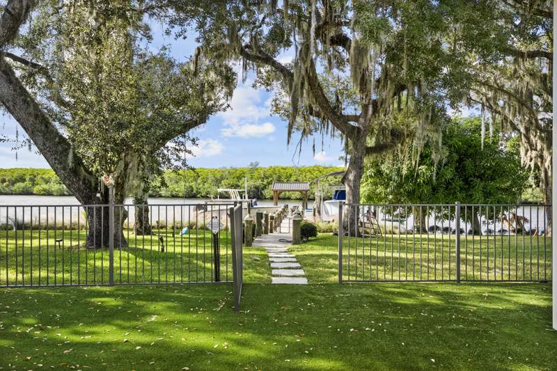 4 bedroom Single Family Residence at 178 SE Via Lago Garda, Tesoro Preserve Plat No 1, Port St. Lucie — photo 5