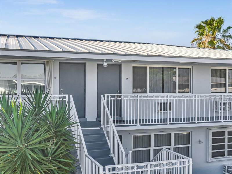 1 bedroom Stock Cooperative at 2542 S Federal Highway #0190, Twenty Five Forty Two Corp Of Hampshire Gard, Boynton Beach — photo 3