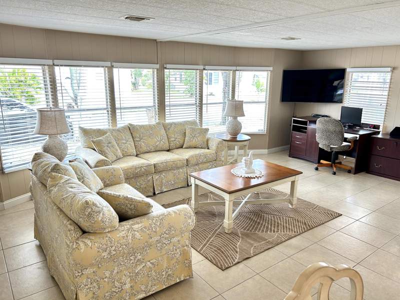 2 bedroom Manufactured Home at 292 NW 53 Street, Highland Meadows Estates West, Deerfield Beach — photo 2
