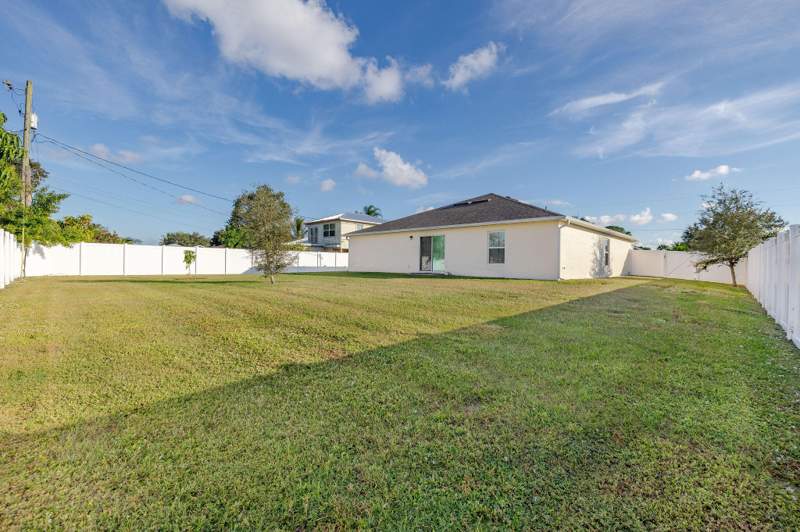 4 bedroom Single Family Residence at 597 NW Kilpatrick Avenue, Port St Lucie, Port St. Lucie — photo 4