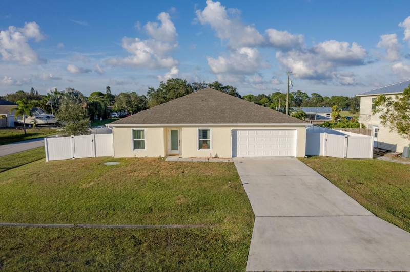 4 bedroom Single Family Residence at 597 NW Kilpatrick Avenue, Port St Lucie, Port St. Lucie — photo 3