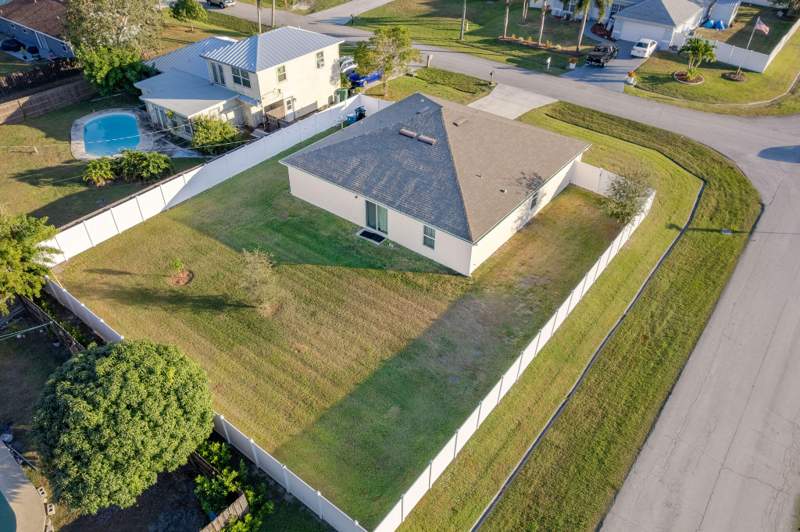 4 bedroom Single Family Residence at 597 NW Kilpatrick Avenue, Port St Lucie, Port St. Lucie — photo 2