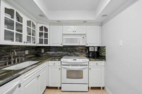 3909 N Ocean Boulevard #215, Fort Lauderdale FL - photo 8 of 22